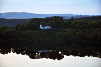 Weinfelder Maar bei Abenddämmerung